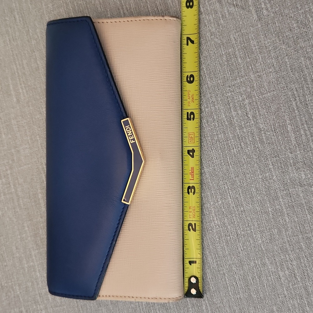 Fendi Contintental Leather Wallet W/Box And Cards - Picture 15 of 16